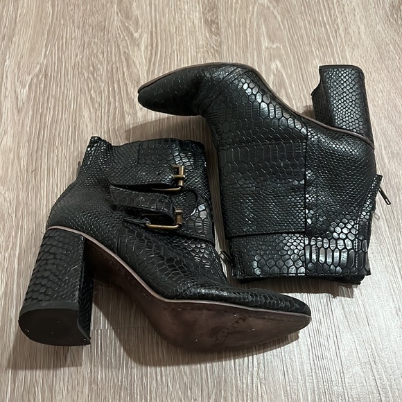 Freebird Joey bootie black size 9 - Picture 2 of 3